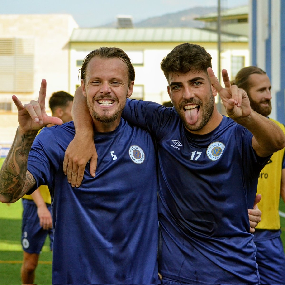 🤟 ¡Último entrenamiento finalizado! ✌️ Todo listo para continuar mañana con la buena dinámica de ambiente y resultados. ¡Vamos Vélez! ⚪🔵🟡

🆚 <a href="/RBetisCantera/">Real Betis Cantera</a>
🏟️ Estadio Vivar Téllez
📅 Domingo 8 de Octubre
🕛 12:00h
🎟️ velezcf.compralaentrada.com

#ElEquipoDeLaAxarquia