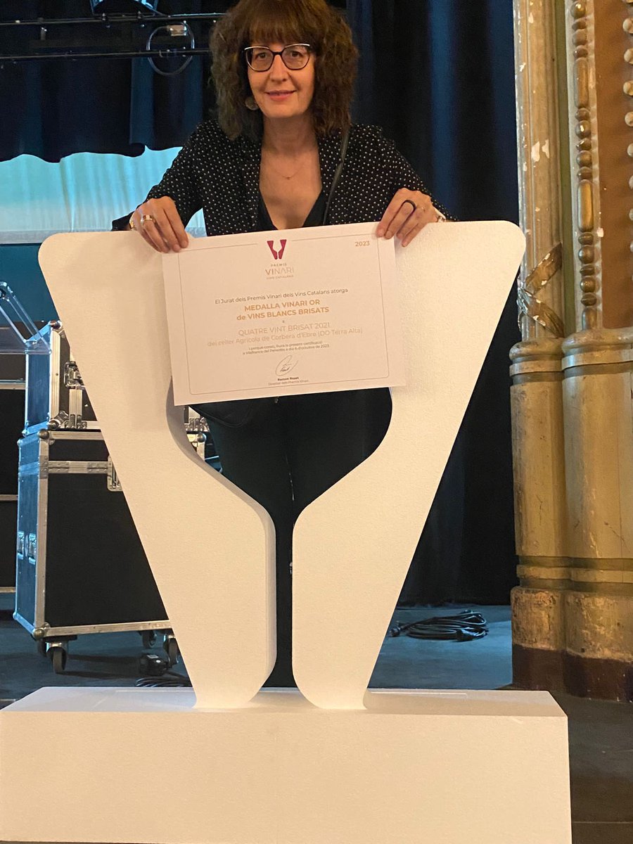 𝐏𝐫𝐞𝐦𝐢𝐬 𝐕𝐢𝐧𝐚𝐫𝐢 

🍷 Quatre Vint Brisat 2021
🥇 Vinari d’or en la categoria de vins blancs brisats

Molt agraïts <a href="/PremisVinari/">Premis Vinari</a> pel reconeixement i també volem felicitar la nostra enòloga, socis de la cooperativa i al seu equip humà. Gràcies pel vostre esforç i treball!