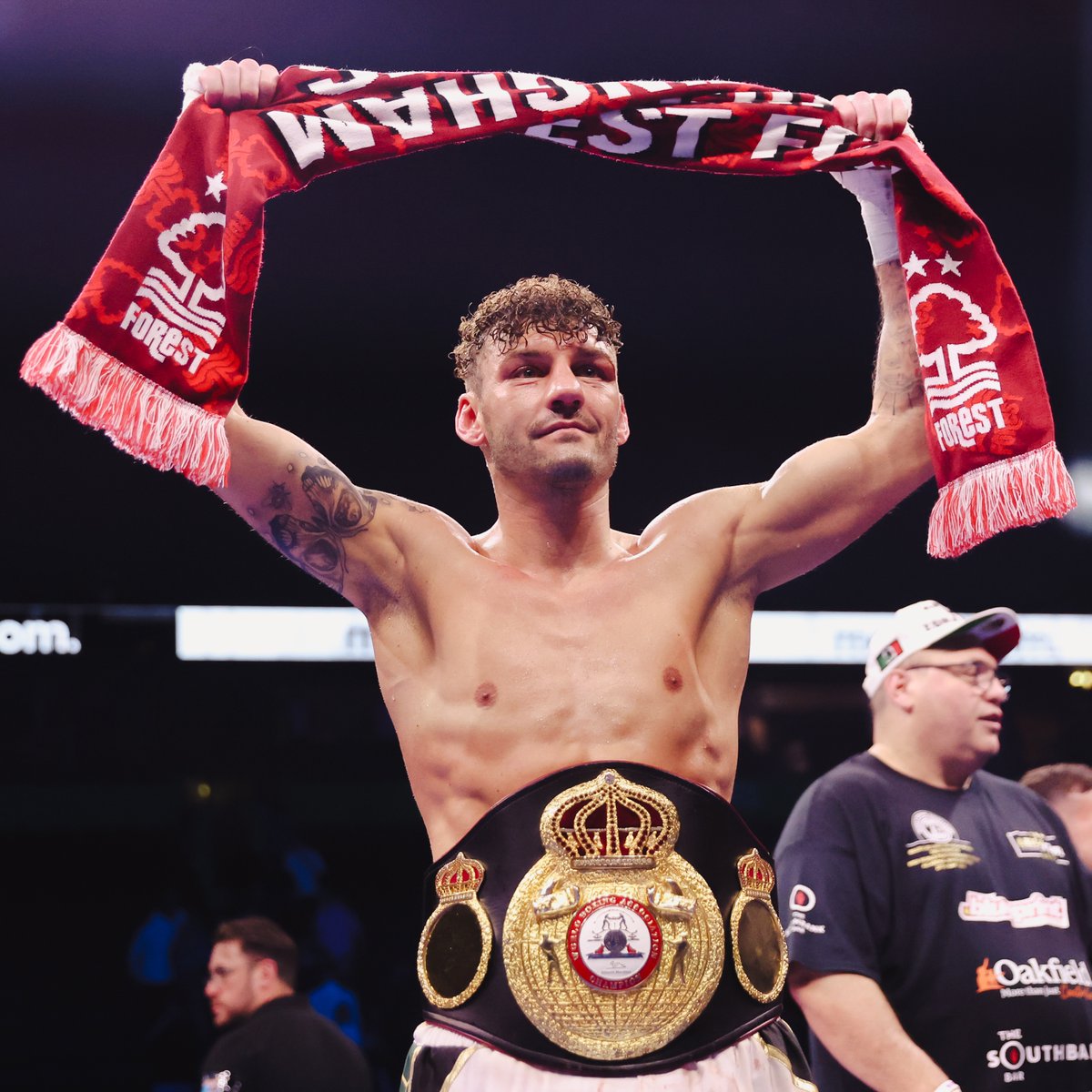 We're all behind you tonight, <a href="/itsLeighWood/">Leigh Wood</a> ❤️