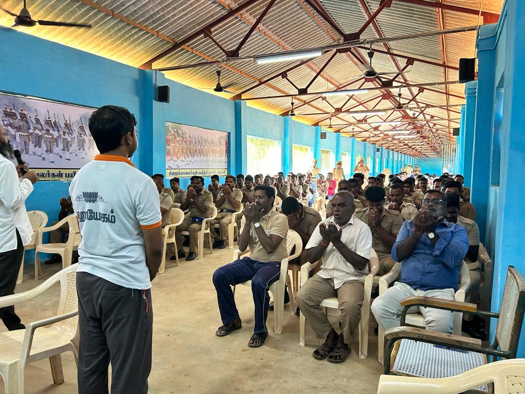 MahayogamF's tweet photo. இன்று காலை திருச்சி மத்திய சிறை சாலையில் எஸ்பி அவர்களின் முன்னிலையில் காவலர்களுக்குமஹாயோகம் பற்றிய அறிமுக  உரை சுவாமிஜி அவர்களால் சிறப்பாக வழங்கப்பட்டது.
@tnpoliceoffl
#Mahayogam #MaharishiG #Freeintro #Beyondlifescience #Energymedicinalyoga #Lifeeasy 
#Trichy #SuccessSiddhi https://t.co/ubHqM0nigU