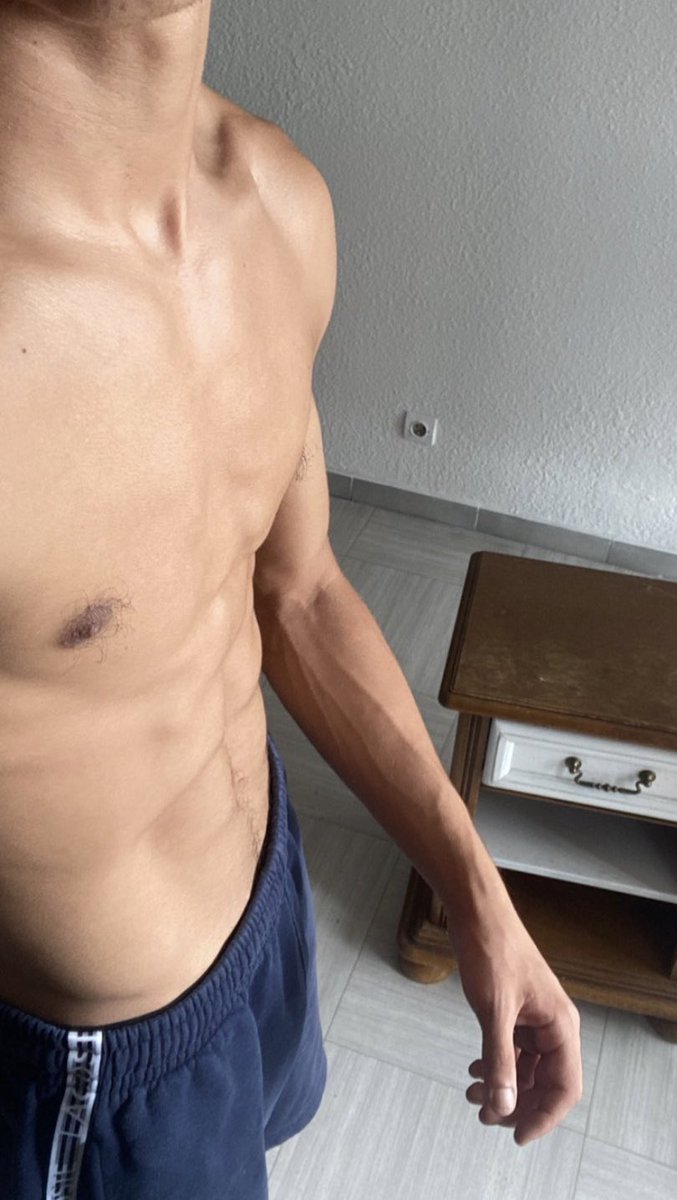 Marwann750's tweet photo. #Rt si t’aime les vaines qui ressortent😏 https://t.co/hJrDMuFHEh