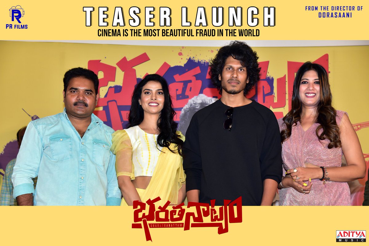 prfilmsoffl's tweet photo. Happy faces of team of #BHARATHANATYAM from the TEASER LAUNCH EVENT 😍❤️

𝐁𝐋𝐎𝐎𝐃Y SOON IN THEATERS🩸

- https://t.co/5qViSWqAfk

A @kvrmahendra Film 🤩
Produced by @payalsaraaf

@suryatejaaelay @Minakshigoswamy @Hiteshsaraf14 #VivekSagar @prfilmsoffl @adityamusic https://t.co/4O5RqUBmPa