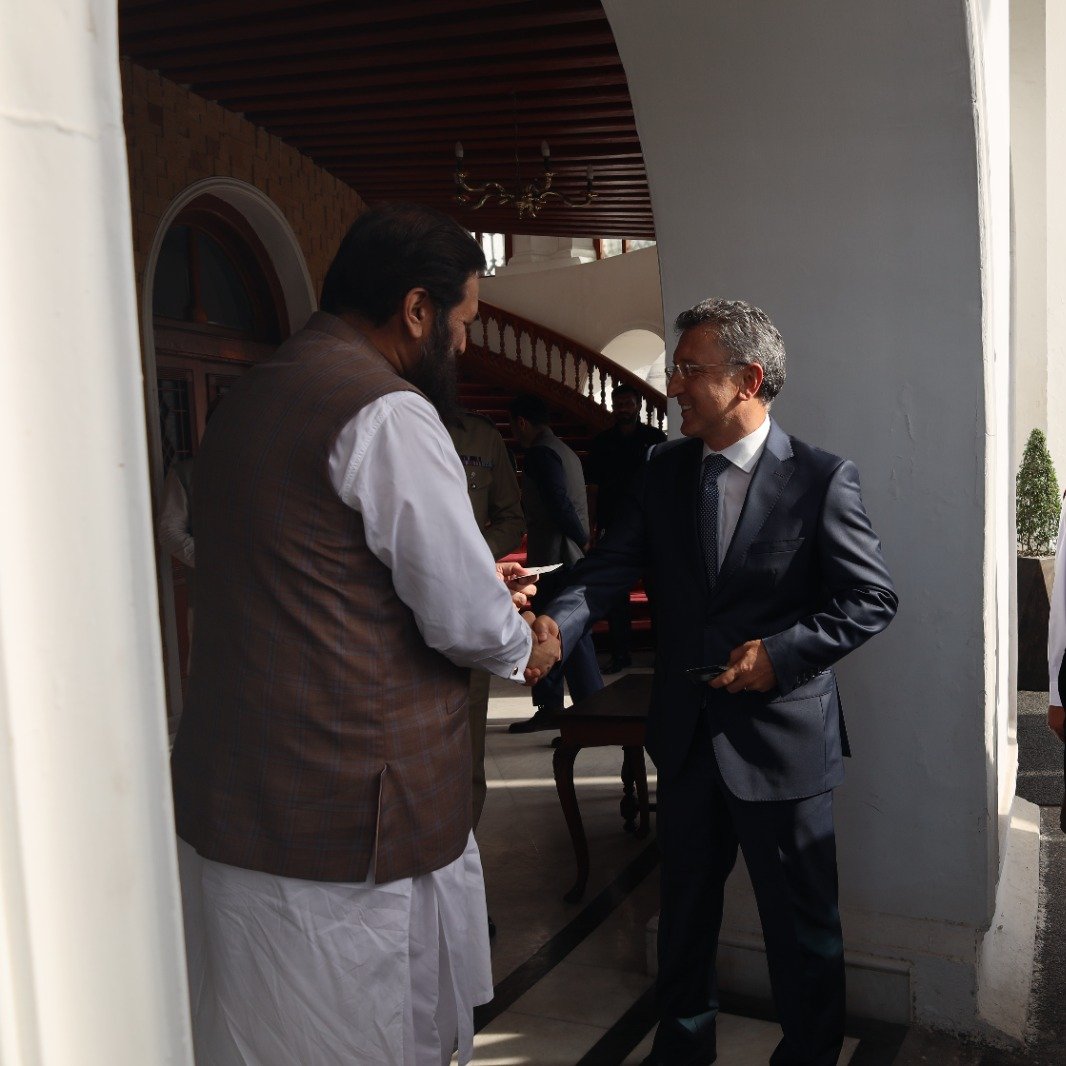 PTANews_'s tweet photo. The newly appointed Turkish Consul General Lahore, Mr. Durmuş Baştuğ, @TC_Lahor_BK paid a courtesy visit to Governor Punjab @MBalighurRehman and had a fruitful conversation on bilateral relations between the two brethren states.@GovOfPunjab
#DiplomaticTies
#TwoStatesOneNation🇵🇰🇹🇷 https://t.co/zz3V7Laz4a