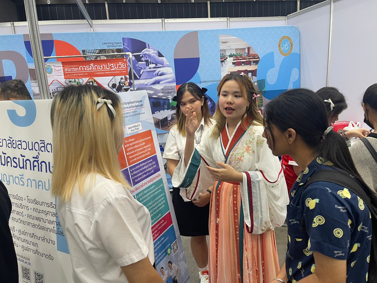 ChinaASEANSDU's tweet photo. Dek-D's TCAS Fair 2023
งานแฟร์เปิดเทศกาล #TCAS67
วันแรกคึกคักเวอร์ เหลือเวลาพรุ่งนี้อีก 1 มาเจอกันนะ
7-8 ตุลาคม 66 ไบเทคบางนา 09.00 - 17.00 น.
#OpenHouse #หลักสูตรธุรกิจจีนอาเซียน #มหาวิทยาลัยสวนดุสิต
#Portfolio #รอบพอร์ต #Dek67
#interBiz #ChinaAseanBusiness #SDU
#เรียนแลกเปลี่ยน https://t.co/cU22WmEaHg