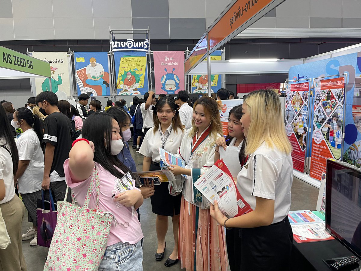 ChinaASEANSDU's tweet photo. Dek-D's TCAS Fair 2023
งานแฟร์เปิดเทศกาล #TCAS67
วันแรกคึกคักเวอร์ เหลือเวลาพรุ่งนี้อีก 1 มาเจอกันนะ
7-8 ตุลาคม 66 ไบเทคบางนา 09.00 - 17.00 น.
#OpenHouse #หลักสูตรธุรกิจจีนอาเซียน #มหาวิทยาลัยสวนดุสิต
#Portfolio #รอบพอร์ต #Dek67
#interBiz #ChinaAseanBusiness #SDU
#เรียนแลกเปลี่ยน https://t.co/cU22WmEaHg