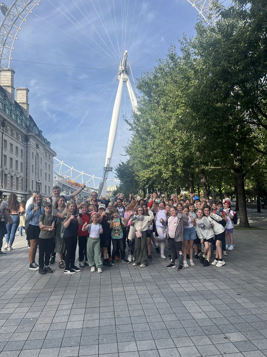 MissWalkerSJA's tweet photo. Ready for the London Eye 🇬🇧 #PGL 

@ScarthoJ https://t.co/nnIGOGA7qO
