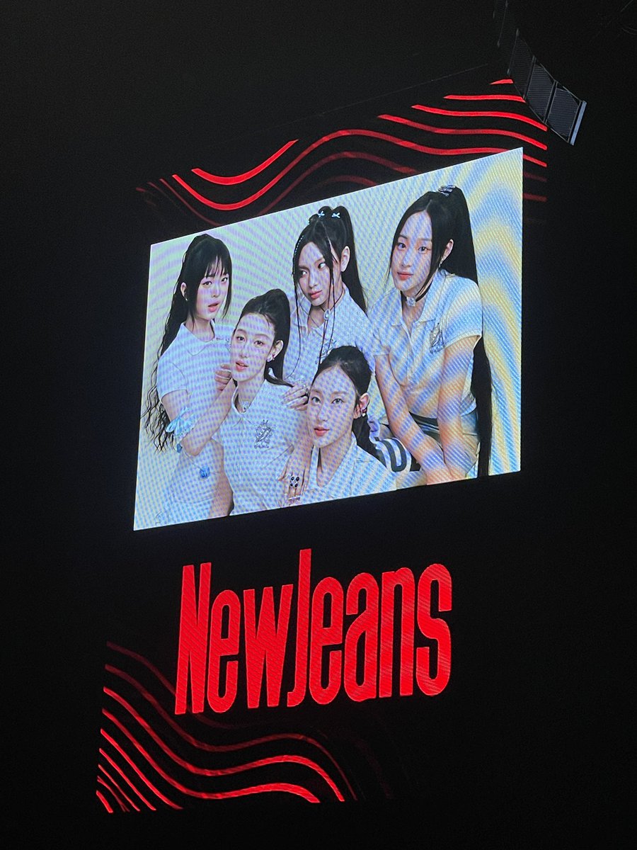 lsf_ggk's tweet photo. ニュジはじまるー！！
準備完了！！！✨
 #これがSUPERPOPだ
#NewJeans https://t.co/2myz27aAni