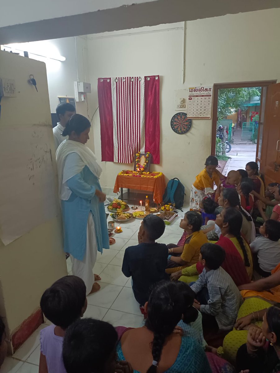 MahayogamF's tweet photo. 05/10/23 ம் தேதி மாலை திருச்சியை சேர்ந்த தியான அன்பர் இல்லத்தில் யாகம் மற்றும் மஹாயோகம் பற்றிய அறிமுக உரை சுவாமிஜி மற்றும் ஐஸ்வர்யா அவர்களால் சிறப்பாக வழங்கப்பட்டது.

#Mahayogam #MaharishiG #Freeintro #Beyondlifescience #Energymedicinalyoga #Lifeeasy 
#Trichy #SuccessSiddhi https://t.co/c4CJYxe1EI