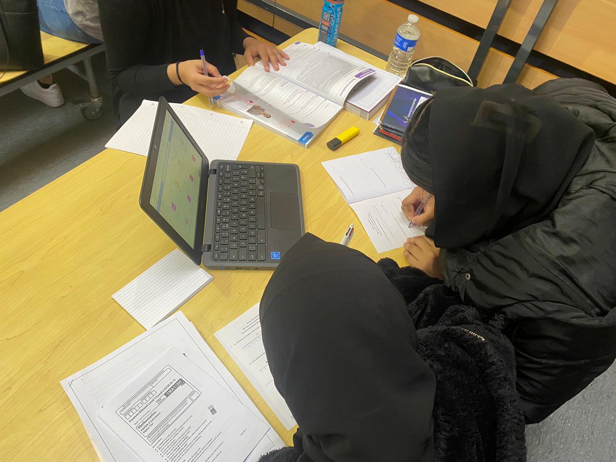 MissFClark's tweet photo. Saturday sessions resume for our Year 11 cohort @MarsdenHeights. Students building their habits and resilience in preparation for the year ahead #hardwork #trust #fairness https://t.co/Eler2w4DGr