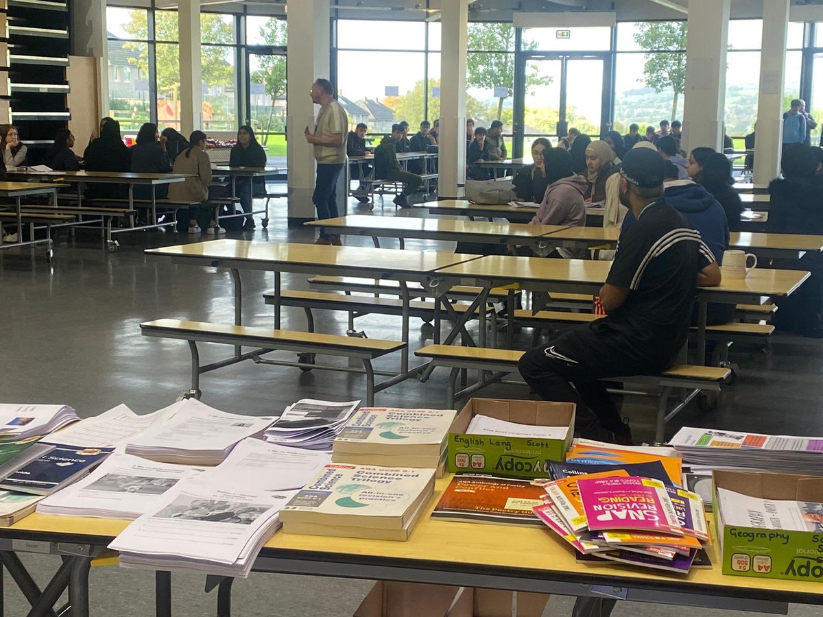MissFClark's tweet photo. Saturday sessions resume for our Year 11 cohort @MarsdenHeights. Students building their habits and resilience in preparation for the year ahead #hardwork #trust #fairness https://t.co/Eler2w4DGr