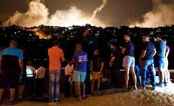 DllynB's tweet photo. Bundan tam 10 sene önce sinema seyreder gibi Filistin'in yok oluşunu izliyordu İsrail halkı vakit intikam vakti ALLAH bedir'in savaşçılarının yanında olsun.

#savas #Israel  #TelAviv https://t.co/GBWuMpdmhV