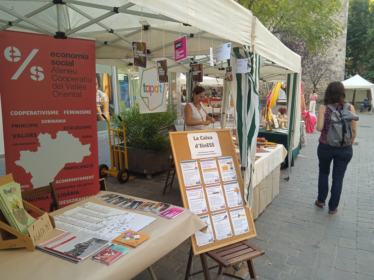 ateneucoopvor's tweet photo. 🌞 En marxa la 6a #FiraEcosocial, acompanyades d'un munt d'entitats de l'economia social i solidària i cooperació internacional. Passeu-vos per #Cardedeu, hi serem fins les 15h! #FemXarxa #TardorEcosocial https://t.co/NHSEnwjHhb