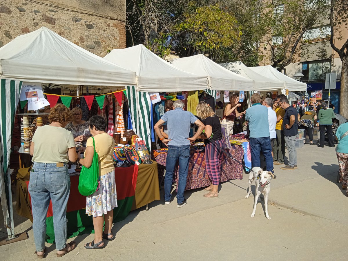 ateneucoopvor's tweet photo. 🌞 En marxa la 6a #FiraEcosocial, acompanyades d'un munt d'entitats de l'economia social i solidària i cooperació internacional. Passeu-vos per #Cardedeu, hi serem fins les 15h! #FemXarxa #TardorEcosocial https://t.co/NHSEnwjHhb