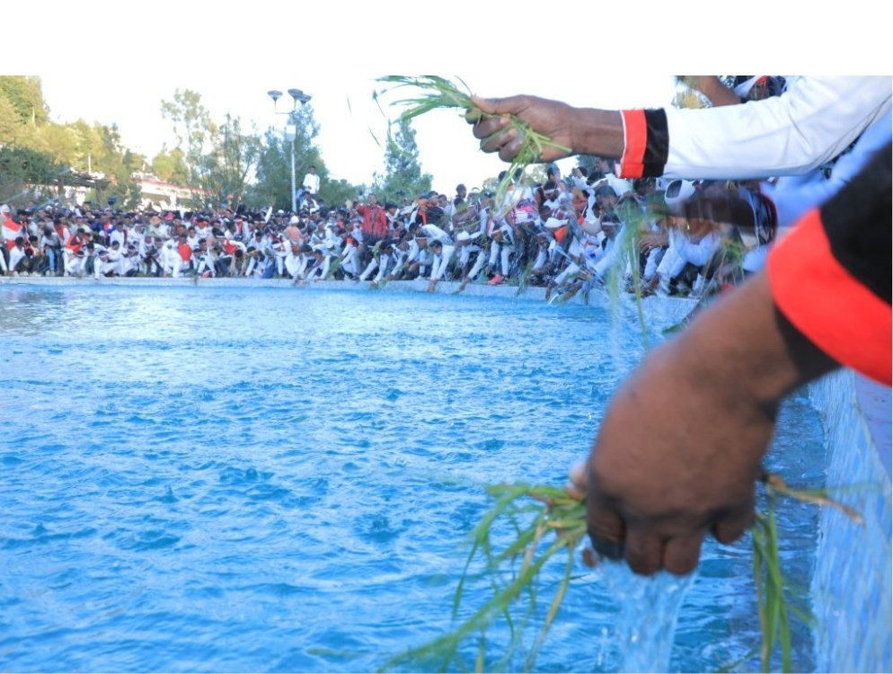 Jazeel17907650's tweet photo. Irreecha, the Thanksgiving festival of the Oromo People, kicks off today in Addis Ababa.
Irreecha, which literally means ‘green and fresh grass’ that symbolizes fertility and flourishing life due to the blessing and guidance of the Creator, waaqa.#irreecha2023 #Oromia
🥰🥰 https://t.co/AqzcTPZcD7
