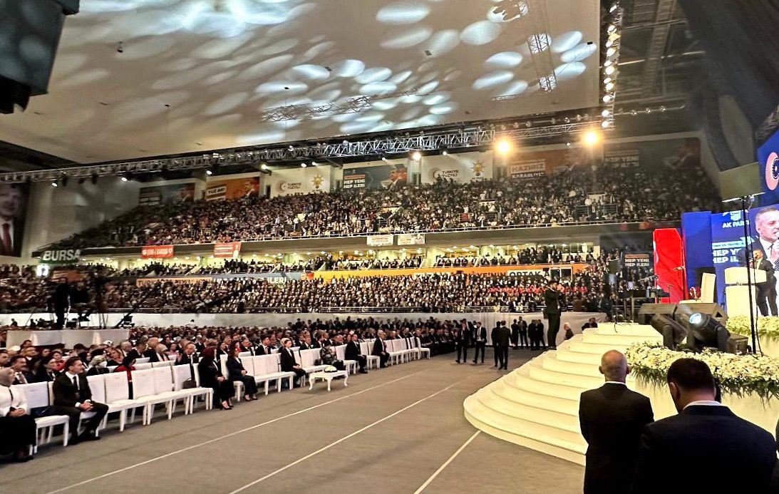 AK Parti’mizin 4. Olağanüstü Büyük Kongresi için salonda yerimizi aldık.
Sayın Cumhurbaşkanımız Recep Tayyip Erdoğan'ın önderliğinde gerçekleşen kongremizin, ülkemiz ve milletimiz adına güçlü hedeflere ulaşmamıza vesile olmasını diliyorum. 🇹🇷
