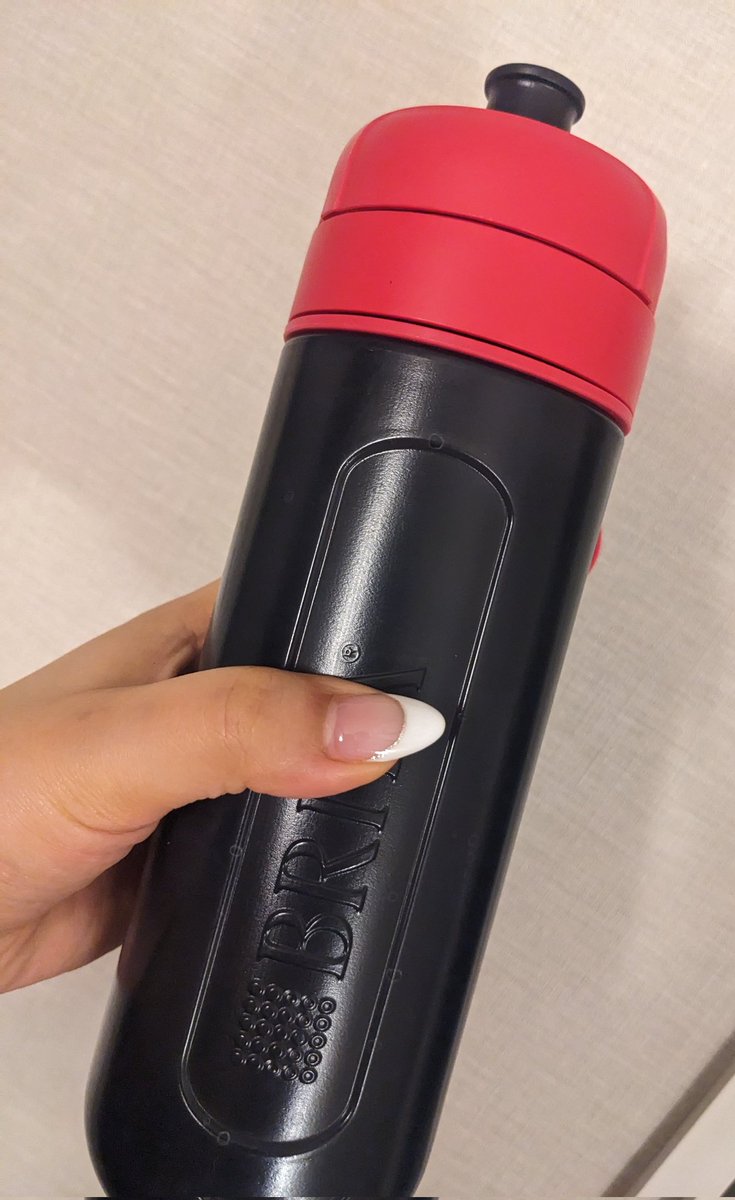 Ruru09435414's tweet photo. 今日は結局背中の日になりました
ジムの自販機のドリンク値上げされたから家から持参したよ😇 https://t.co/pPgApzsMIG