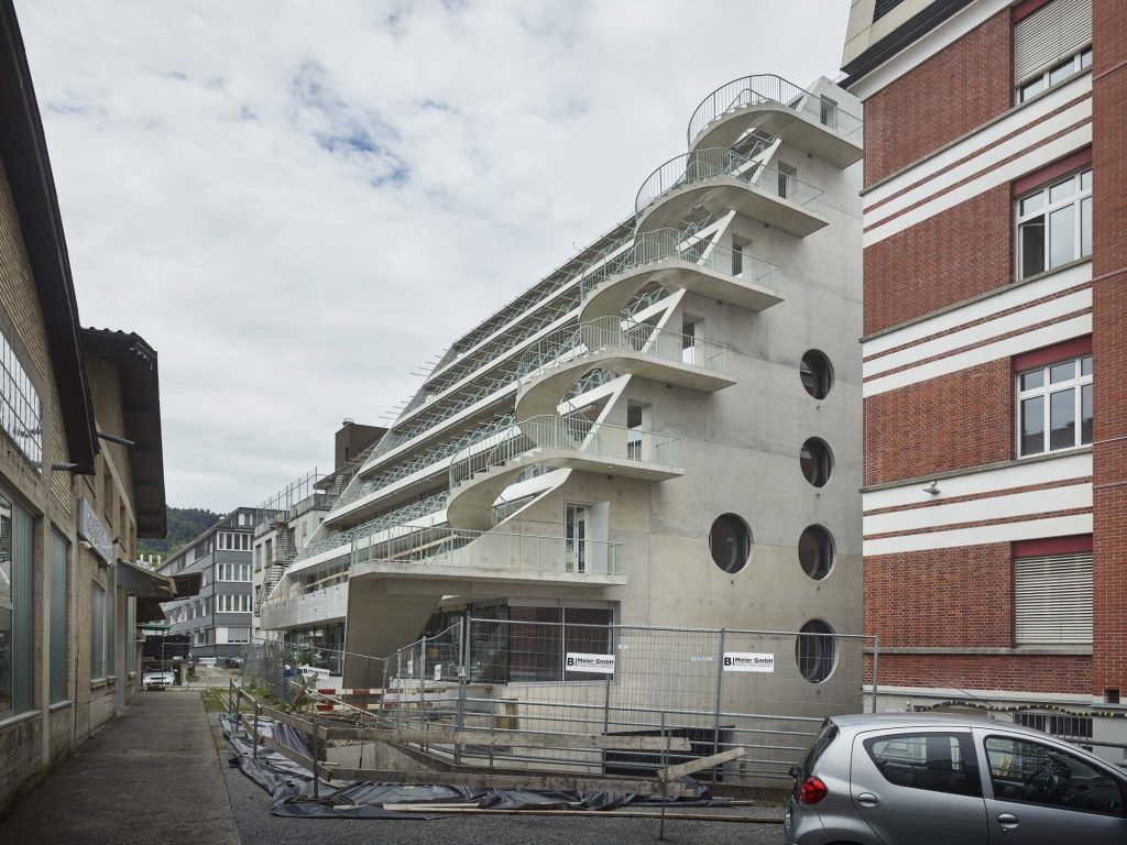 afasiaarq's tweet photo. #EM2N  https://t.co/TSbKJIkNff | posted by afasia | daily entries on contemporary art and architecture #afasiaarchzine #afasiaarq | 

 Binzstrasse Commercial Building . Zurich EM2N . photos: © Damian Poffet Binzstrasse office building in progress. How do… https://t.co/ZaTJVz8c6x