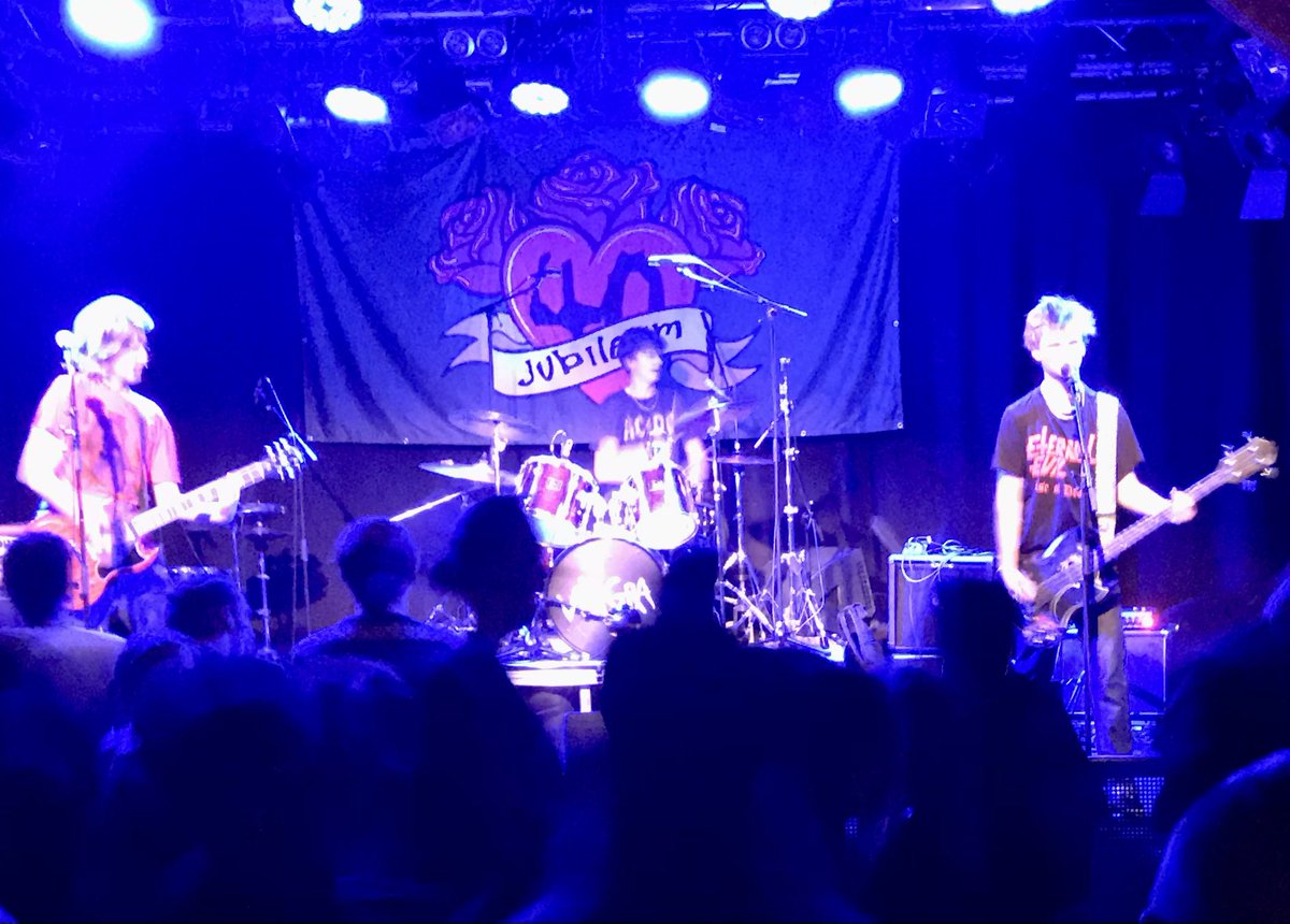 Punk! Borgerlig Begravning på Katalin (ja, Köttgrottorna spelade sen, men då var tant trött och behövde sitta ner).