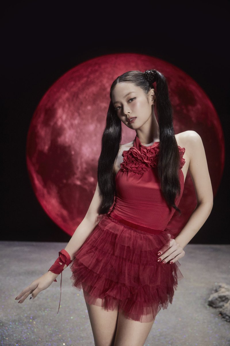#JENNIE of <a href="/BLACKPINK/">BLACKPINKOFFICIAL</a>'s "You &amp; Me (Coachella Ver.)" debuts at #18 on the global Spotify chart with 4.66 million streams.