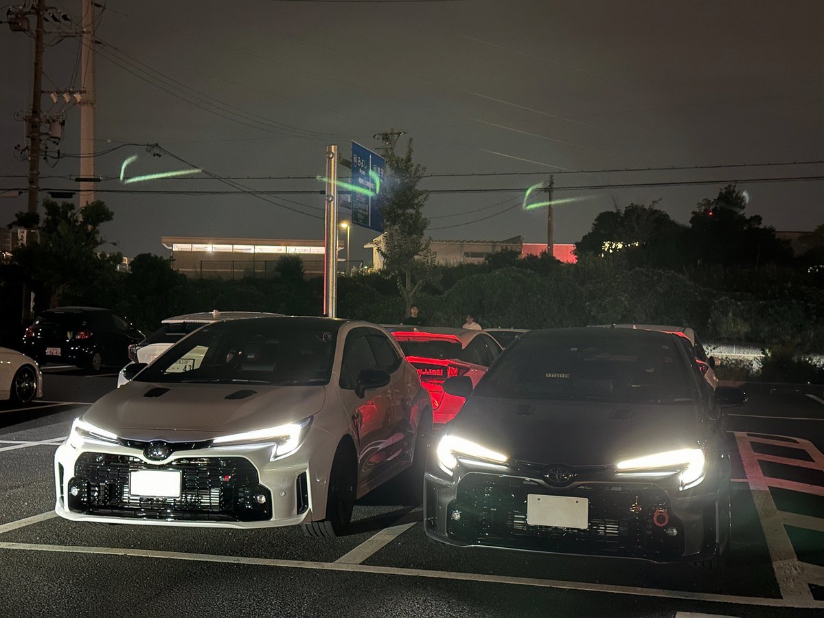 kkgrc1515's tweet photo. こないだの刈谷のハイウェイオアシスツイートした時に、@hrrr4433くん が会いに来てくれましたー!
一緒に少し写真撮ったので投稿しておきます👍🏻
#GR #GRカローラ #grカローラ #grcollora #collora #カローラ #toyota #トヨタ https://t.co/DVjSejzVLJ