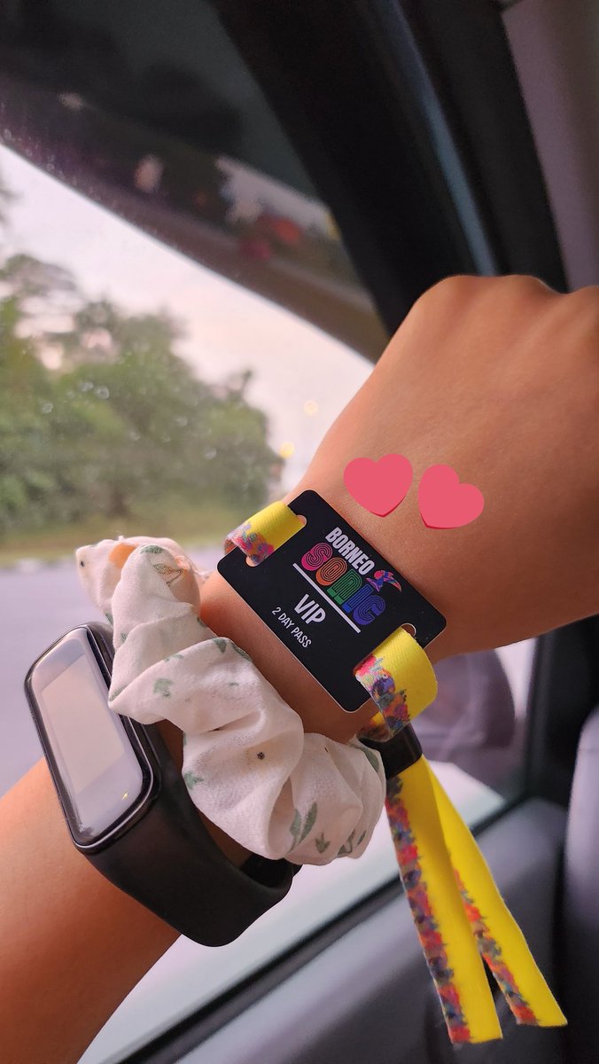 bluebelle2128's tweet photo. BSMF DAY 2 lets go !! jumpa suho and taeyang 🥹🫶🏻 and dolla too~ #BorneoSonicMF2023 https://t.co/mIm5vICZa7