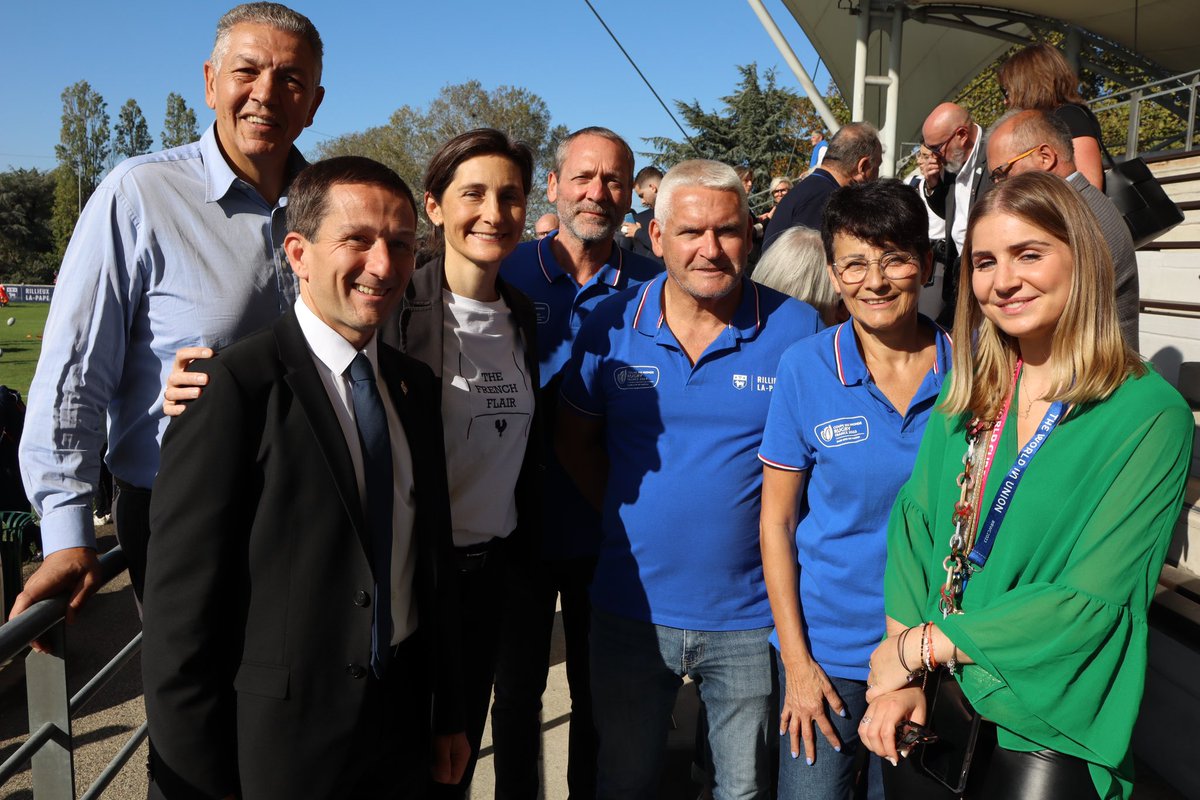 Au lendemain de la qualification du #XVdeFrance 🇫🇷, belle matinée à Rillieux-la-Pape, ville engagée pour accompagner le développement social de ses quartiers grâce au sport !

👉 Cette ville, qui a eu l’honneur d’accueillir les équipes d’Australie, de Namibie et le XV de France