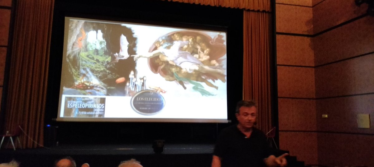 Alberto Sendra nos presenta el libro, que ha coordinado, "Habitantes de la oscuridad", sobre la fauna ibero-balear de las cuevas en el congreso #EspeleoPirineosIV 
#speleology #espeleologia