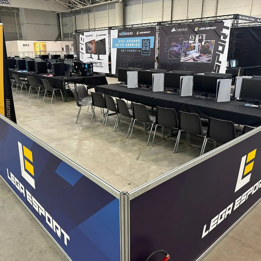 Venite a trovarci al Romics!

Troverete computer da gaming di ultima generazione, PlayStation 5 e molto altro.

Un ringraziamento speciale ai nostri sponsor tecnici <a href="/Geekiustore/">Geekius Store</a>  <a href="/AorusOfficial/">AORUS</a>  e <a href="/CORSAIR/">CORSAIR</a> 

Un ringraziamento anche a <a href="/TNS_Thanatos/">Thanatos eSports</a> <a href="/king___esport/">King Esport</a>
