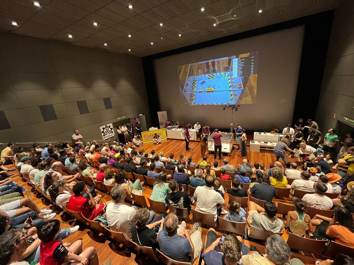 OSHWDem's tweet image. Tremendo ambientazo en las competiciones de la #OSHWDem2023🐙