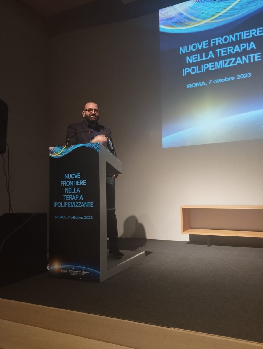 Lauraderasmo's tweet photo. @FBarattaMD presenta "PCSK9i: le evidenze della letteratura" all'evento congiunto  #SISA #AMD #SID 
@Arca_Lab_ @Tramontano_D il nostro presidente regionale @daniele_pastori https://t.co/SkbIU6rvpI