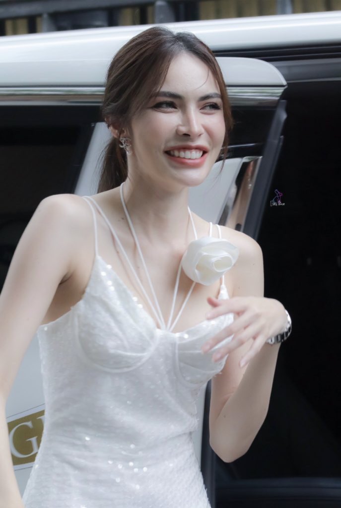 May75186113's tweet photo. อยากรักษารอยยิ้มนี้ไว้ให้นานที่สุด 🫶🏻

 #LIVECHARLOTTExBUAE https://t.co/HfIMZHkWCS