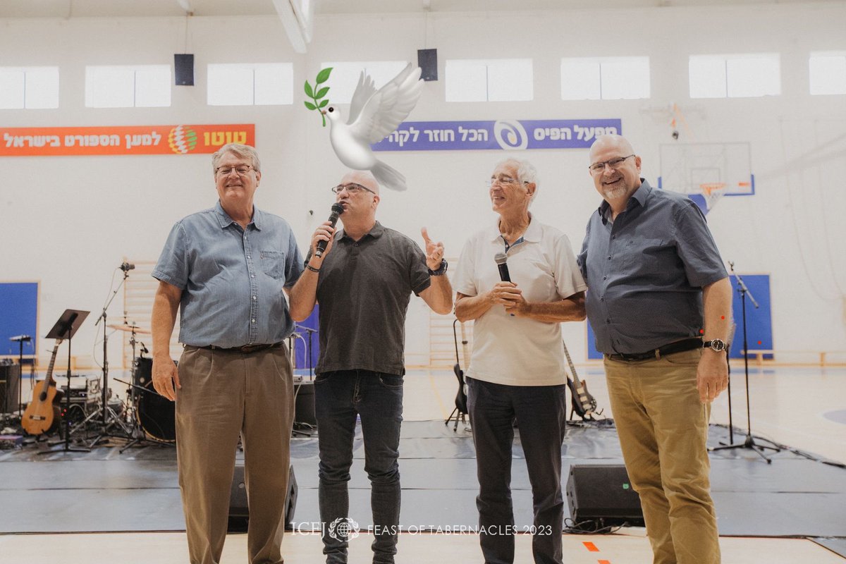 Munoz's tweet photo. ALERTA URGENTE DE ORACIÓN POR ISRAEL

La EMBAJADA CRISTIANA INTERNACIONAL JERUSALÉN hace un llamado urgente a los cristianos de todo el mundo para que oren e intercedan por el pueblo de Israel, que se enfrenta a una masiva infiltración sorpresa de comandos terroristas de Hamas desde Gaza hacia el sur de Israel y a oleadas de cohetes sobre el sur y el centro del país. 

Según los primeros informes y vídeos telefónicos, decenas si no cientos de comandos de Hamas armados hasta los dientes han entrado en las comunidades fronterizas con Gaza en Sderot y las aldeas agrícolas circundantes y están disparando a civiles y tomando rehenes. Llegaron en camiones y motocicletas y abrumaron a los soldados de las FDI en los cruces fronterizos antes de cruzar a Israel, mientras que otros volaron sobre la valla fronteriza en parapentes. 

Esta mañana es Simjat Torá, el último de los días sagrados, y todo Israel estaba en reposo por el Shabat cuando se escucharon las sirenas en toda la mitad sur del país advirtiendo de los ataques con cohetes desde Gaza. 

La preocupación más grave ahora es por todas las comunidades israelíes a lo largo de la frontera, donde los terroristas han estado disparando y tomando rehenes, mientras que las FDI tardaron en responder a un ataque tan masivo y bien planificado. Las situaciones de rehenes que probablemente surjan de estos impactantes acontecimientos podrían ser una experiencia dolorosa y urgimos a todos los cristianos a orar por la liberación de Israel de esta trágica situación. 

La EMBAJADA CRISTIANA INTERNACIONAL JERUSALÉN acaba de llevar a casi 700 cristianos a estas mismas comunidades para una visita de solidaridad hace dos días. A raíz del ataque terrorista que se está produciendo actualmente en los asentamientos de alrededor de Gaza, informamos con gran tristeza y dolor que el jefe del consejo regional, Ofir Liebstein, murió en un intercambio de disparos entre terroristas.

Lloramos a Ofir y a los soldados y civiles caídos hoy defendiendo a Israel. Ofir fue uno de nuestros anfitriones hace dos días. 

Otro de nuestros oradores en esa visita nos ha informado esta mañana de que es un "desastre" en la zona y nos pide: POR FAVOR OREN!

Únase a nosotros en oración hoy a las 4:00 pm hora de Israel. (7:00 AM Centro América, 10:00 AM Argentina) 

Zoom:
https://t.co/ndUIMqZy55