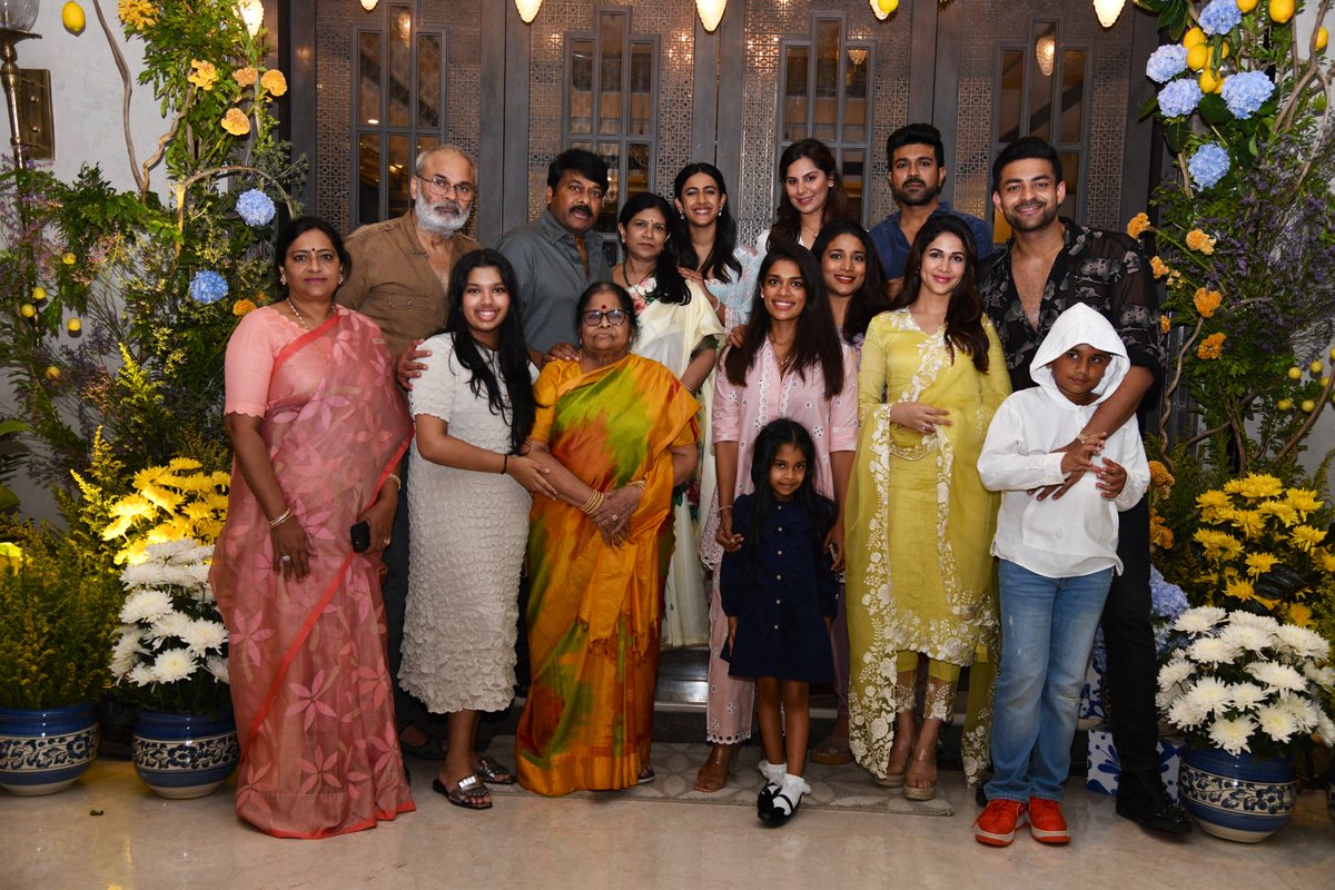 IAmVarunTej's tweet photo. La familia!♥️ https://t.co/juwcAjCm11