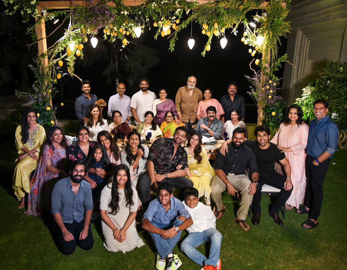 IAmVarunTej's tweet photo. La familia!♥️ https://t.co/juwcAjCm11