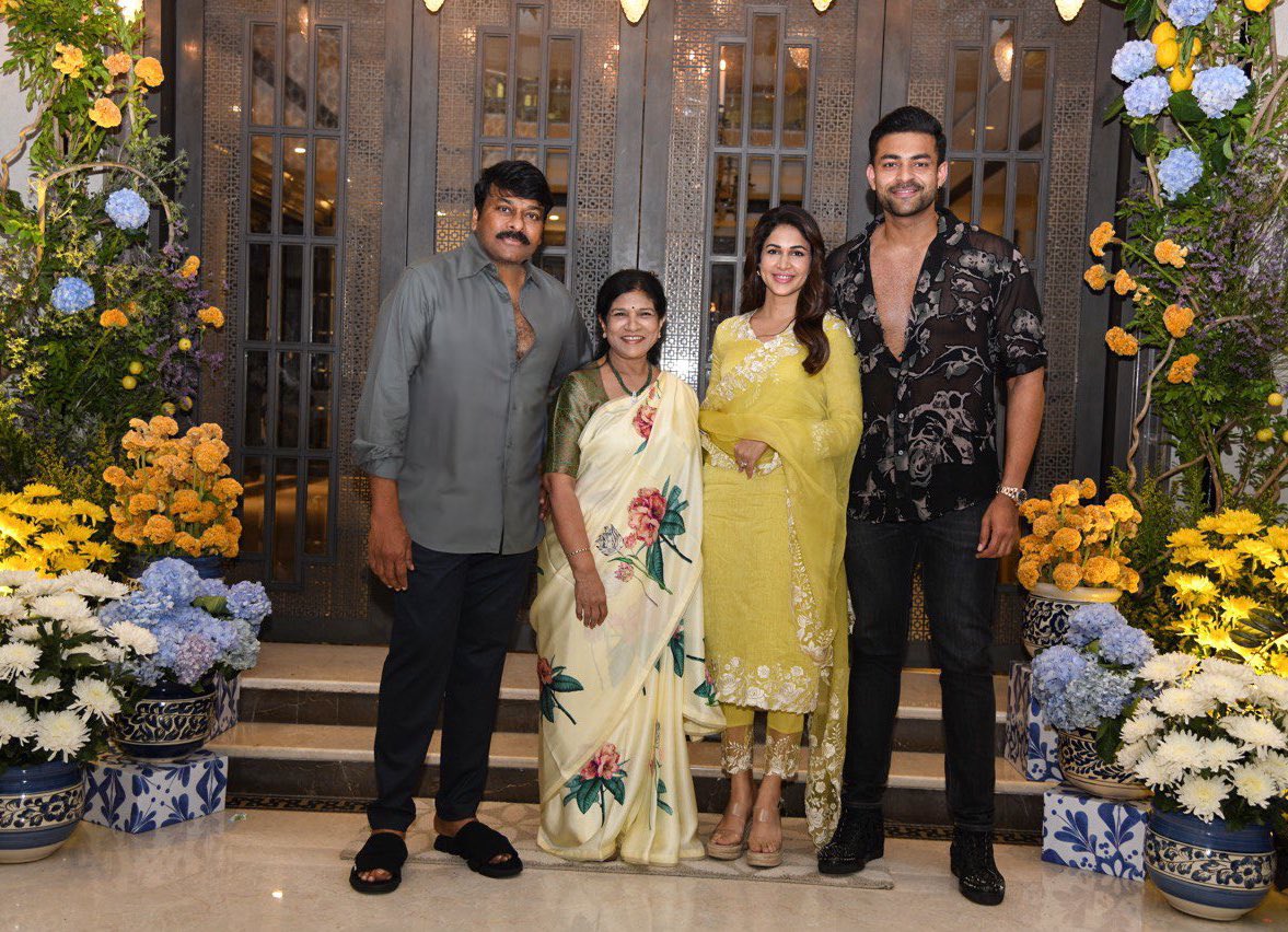 IAmVarunTej's tweet photo. La familia!♥️ https://t.co/juwcAjCm11
