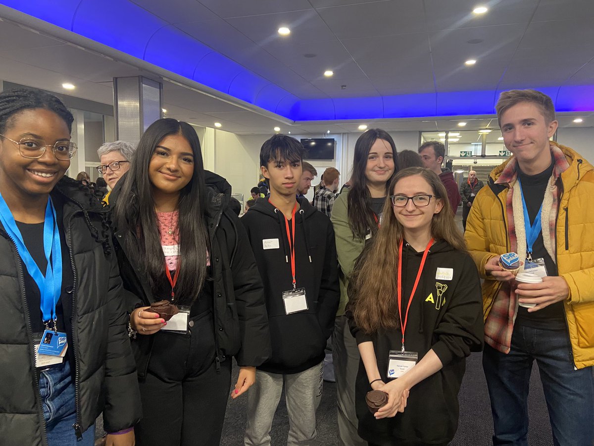 @msypisla @AlexMSYP <a href="/zoyaahmedmsyp/">zoya ahmed msyp 🫶🏽</a> <a href="/NESCollege/">North East Scotland College</a> <a href="/OfficialSYP/">Scottish Youth Parliament</a> <a href="/aym_aberdeen/">Aberdeen Youth Movement</a> Had a lovely chat with Hannah and Sam (taking the picture) about <a href="/aym_aberdeen/">Aberdeen Youth Movement</a>. It is very inspiring to hear their accomplishments despite being established for less than a year! I think it’s definitely time for <a href="/RYouthVoice/">RYV</a> to  find “our Ryan” at <a href="/RenCouncil/">RenCouncil</a>