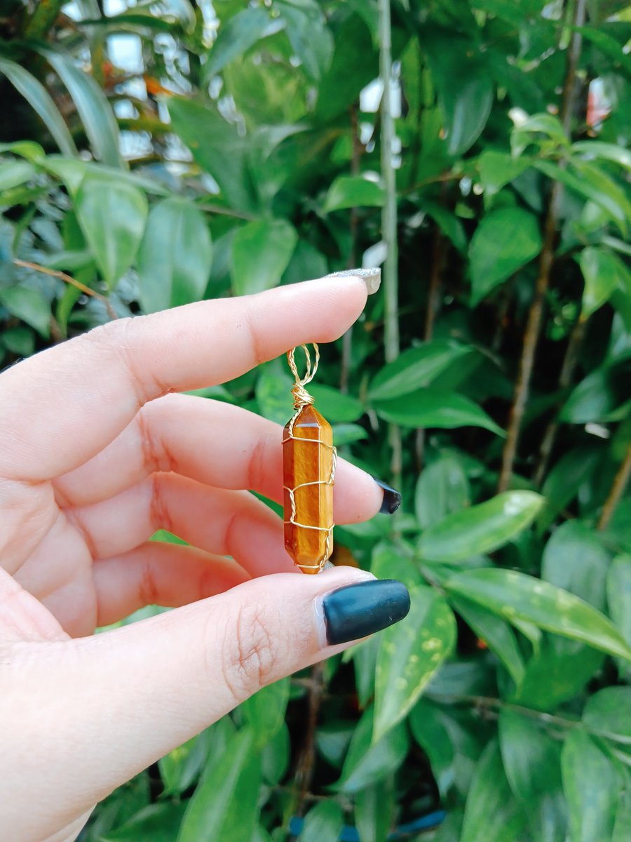 dazedxwanderer's tweet photo. New wire-wrapped pendants! Look at that flash on the labra π₯Ή Available on Moonshine Crystals!! β‘ link below β¨οΈ
#wirewrappedcrystals #crystaljewelry #crystalsph https://t.co/NWzCCoN0LO