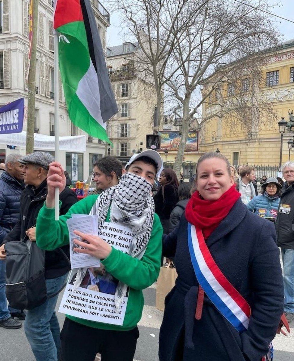 ZohraBitan's tweet photo. Sans commentaire… #HaineDesJuifs
Ça se cultive aussi en France avec l’écharpe républicaine ! 😡 #Panot #LFI 
On dissout quand ce parti antisémite ? https://t.co/tafwYJEEHc