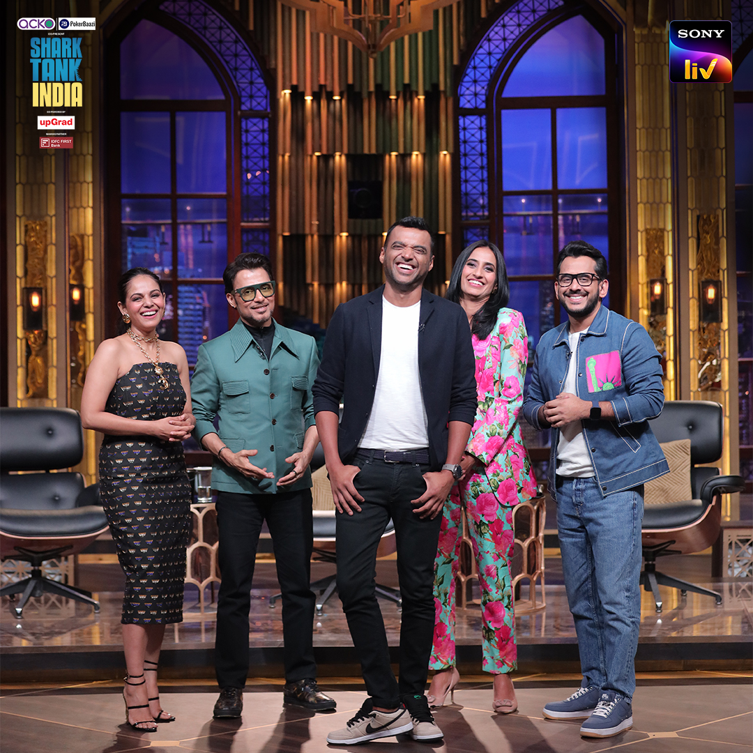 deepigoyal's tweet photo. All growth comes from discomfort. 

I am here to learn, step outside my comfort zone, and add my two special cents to something crazy.

This is turning out to be a weekend well spent outside of @zomato.

SharkTankIndia season 3 streaming soon on @SonyLIV
#SharkTankIndiaOnSonyLIV

@AnupamMittal, @peyushbansal, @namitathapar, @amangupta0303, @vineetasng, @amitjain, @riteshagar, @SonyLIV, @SonyTV, @SPNStudioNEXT, @SonyPicsIndia @letsblinkit