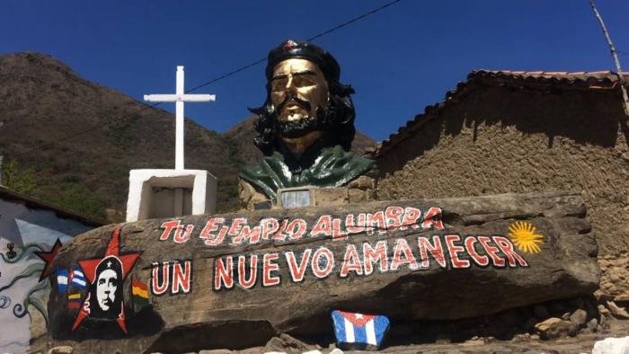 minint_cuba's tweet photo. Un gigante moral cuya fuerza e influencia se han multiplicado por toda la tierra
El ejemplo del Comandante Ernesto Guevara de la Serna traspasa las fronteras de #Cuba y #Bolivia, para mantenerse vivo, de generación en generación, en la conciencia de la humanidad https://t.co/CxLs5StDEh