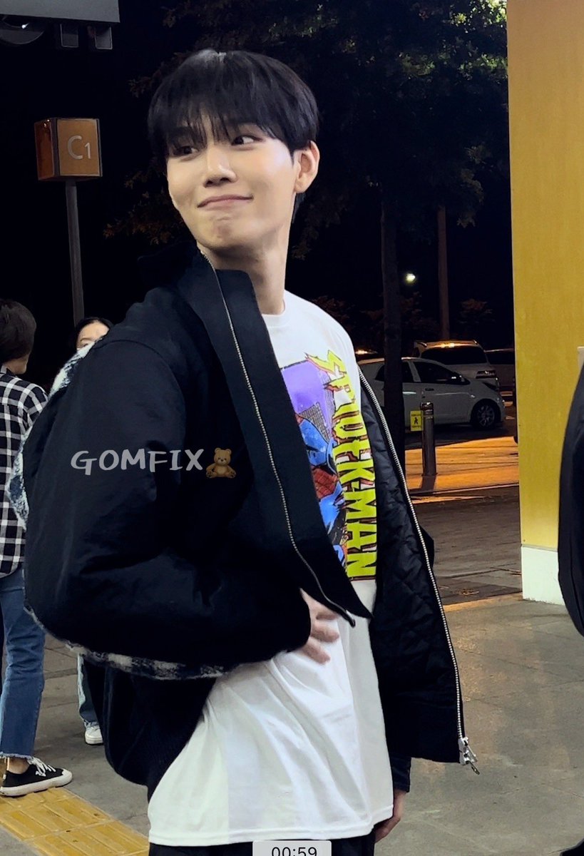 GOMFIX's tweet photo. 휴게소에서 밥먹는데 갑자기 등장한 승훈이... 🫢
조심히 가잉💛

#승훈 #SEUNGHUN #김승훈
#CIX #씨아이엑스 https://t.co/lV5oEMjsPe