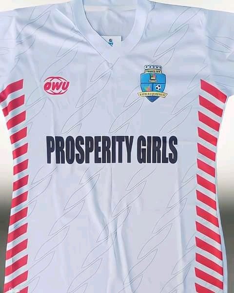 raphokoli's tweet photo. Nigeria women football league side, Bayelsa queens have officially unveiled their new jerseys for the next season of the Nigeria Women Premier League! 🔥
#BayelsaQueens #prosperityGirls #NWPL #NewJersey #offsidesports https://t.co/LcT8o1d1Z8