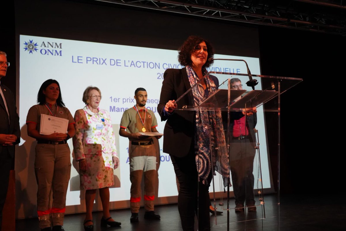 AzzazNadege's tweet photo. Ce matin au côté du jeune Châtillonnais Anis Arrouche récompensé par l’association de l’ordre national du Mérite du 1er prix de l’action civique des Hauts-de-Seine pour son engagement à La Croix Rouge.

D’autres beaux parcours récompensés comme les enfants de la Cité de l’Enfance pour leur parcours mémoriel sur les traces de la Résistance à travers notre Département ou un jeune suresnois qui a sauvé courageusement une femme:

Merci à mon collègue @ericberdoati Maire de Saint-Cloud pour son accueil toujours chaleureux, @edithsagroun pour cet événement et bravo à Anis, au Président de la Croix Rouge de notre ville Stephane Duffaut et à toute l’équipe, #Châtillon est fier!