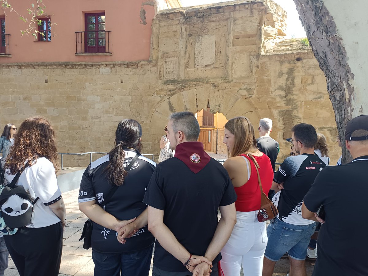 ¡Comienza la III #FiestaDelFútbolPopular con los hermanos de <a href="/UnionistasCF/">Unionistas de Salamanca CF</a>, <a href="/FPUnionistas/">F. Peñas Unionistas</a>!

La ruta turística está en marcha y parte desde El Revellín.

Queremos agradecer al <a href="/AytoLogrono/">Ayuntamiento Logroño</a> su colaboración y las facilidades dadas para pasar una gran jornada.

#SomosDelLogroñés