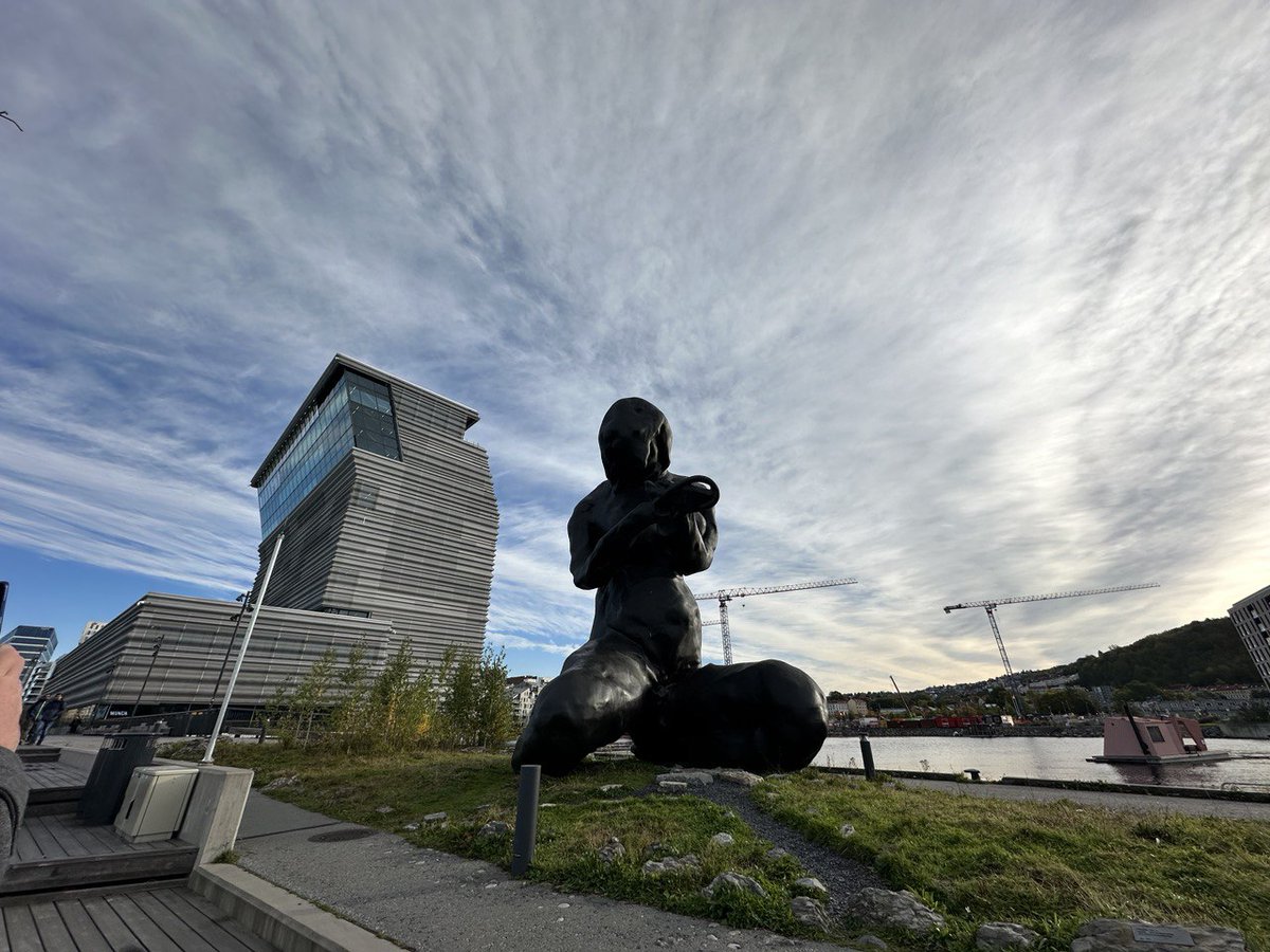 King Kong's Cousin 🤭 #Oslo #Norway