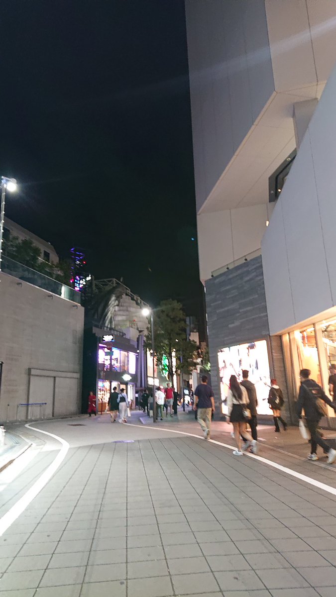 CatJ1013's tweet photo. 土曜日の渋谷 観光客で賑わっています。 https://t.co/jEnJbVOrCr