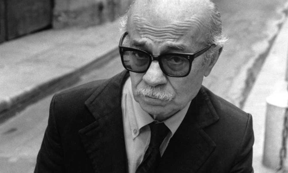 Ernesto Sábato, antes de convertirse en uno de los referentes de la literatura argentina del siglo XX, fue un físico reconocido que trabajó en instituciones de renombre como el laboratorio Curie en París y el MIT. 

Sin embargo, durante su estancia en París la influencia de los