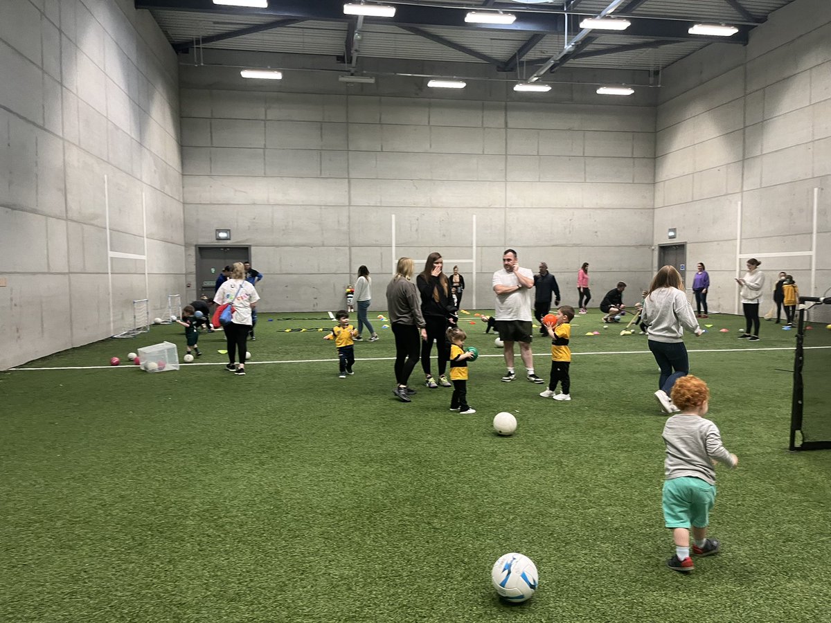 rosiekinnear's tweet photo. Wonderful skills, listening &amp; teamwork on display this morning at Babaí Basics! 💛🖤

And most importantly, lots of fun had with our new friends 😃🤗

Maith sibh and GRMA to all the fantastic kids and parents who took part! You were brilliant 🤩👏🏼 https://t.co/w6KWiDTNmV