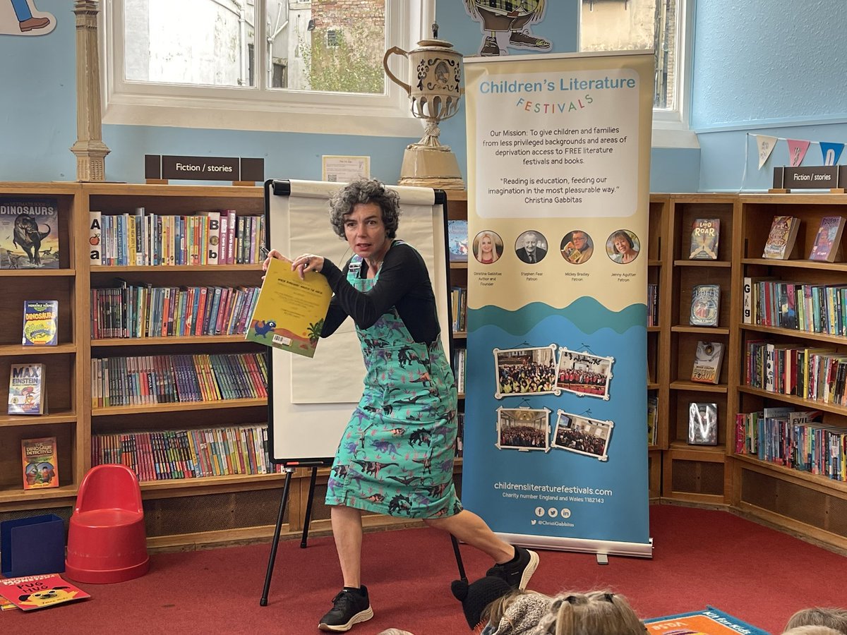 ChildrensLFests's tweet image. The brilliantly potty and animated illustrator @zehrahicks is reading aloud and drawing dinosaurs in #Darwen @BwDLibraries Zehra will be in Blackburn library from 1.30-3.00pm. #LibrariesWeek #literacyforall