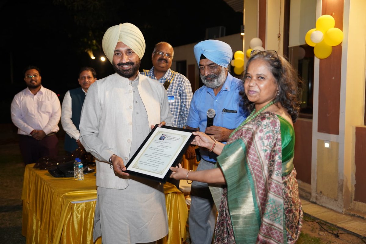 satnamsandhuchd's tweet photo. Joined in with the residents of Chandigarh in a truly remarkable celebration of India's historic achievement at the 2023 #AsianGames , where our talented athletes secured over 100 medals. https://t.co/qd7vHrledk